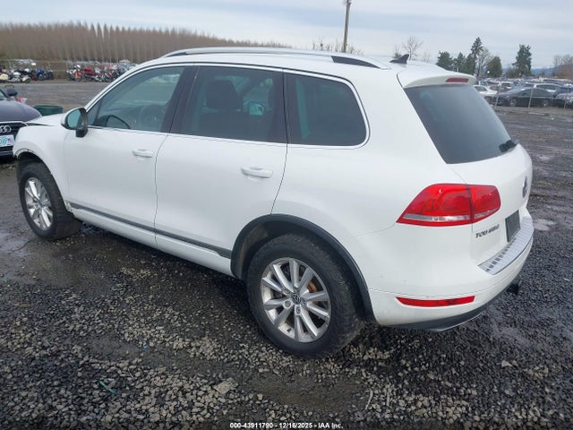 2014 VOLKSWAGEN TOUAREG WVGEF9BP6ED007565 Photo 2