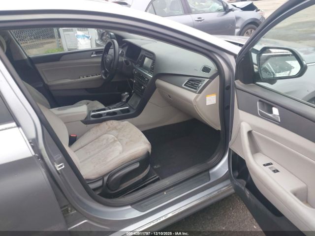 2017 HYUNDAI SONATA HYBRID KMHE24L11HA055196 Photo 4