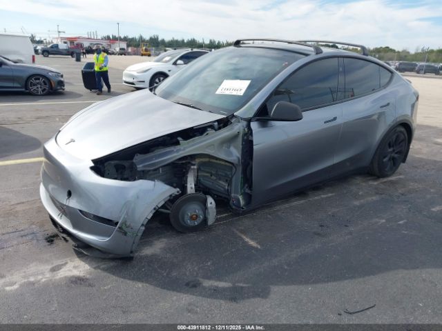 2025 TESLA MODEL Y 7SAYGDEE7SA339224 Photo 1