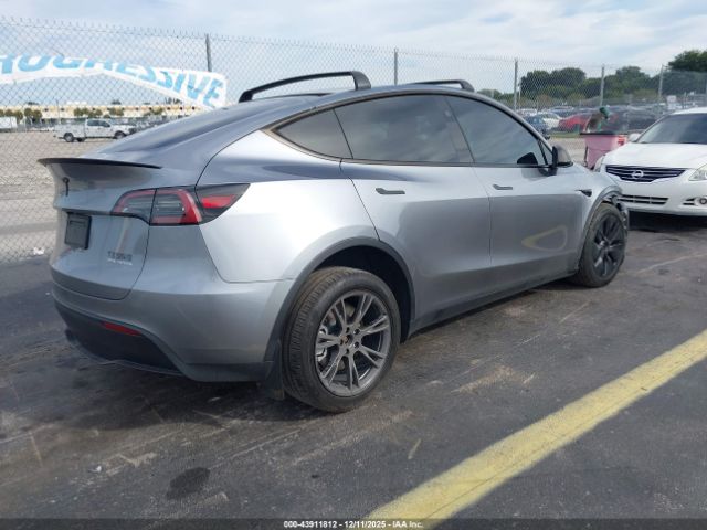 2025 TESLA MODEL Y 7SAYGDEE7SA339224 Photo 3