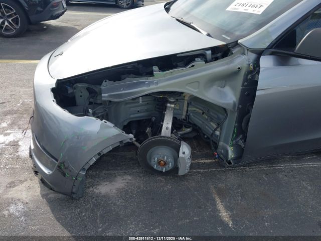 2025 TESLA MODEL Y 7SAYGDEE7SA339224 Photo 5