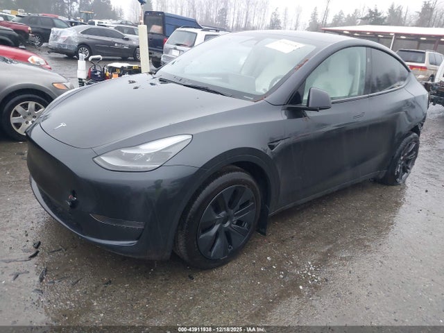 2025 TESLA MODEL Y 7SAYGDEDXSF243002 Photo 1