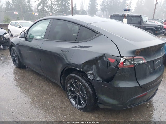 2025 TESLA MODEL Y 7SAYGDEDXSF243002 Photo 2