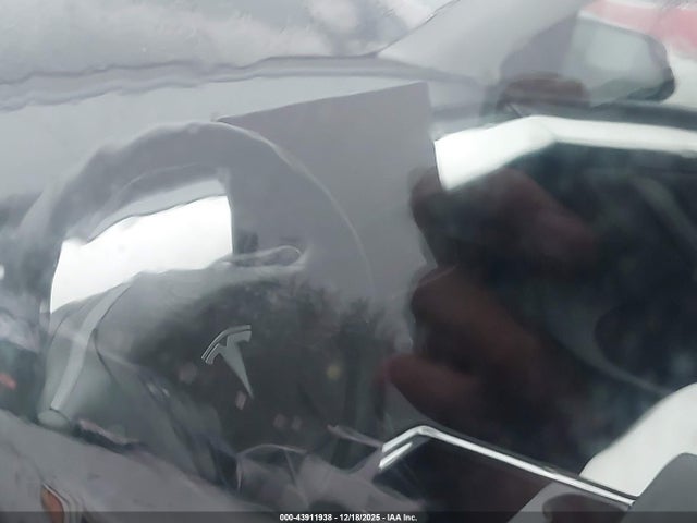 2025 TESLA MODEL Y 7SAYGDEDXSF243002 Photo 6