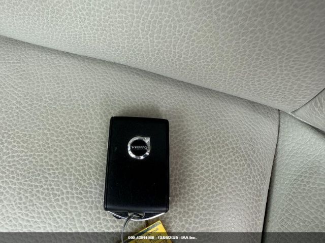 2022 VOLVO XC60 YV4L12RK0N1920946 Photo 10