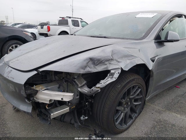 2025 TESLA MODEL 3 5YJ3E1EA3SF891203 Photo 5