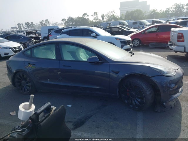 Tesla Model 3 Performance Dual Motor All-wheel Drive 2022 5YJ3E1EC2NF138901 Image 13