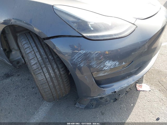 Tesla Model 3 Performance Dual Motor All-wheel Drive 2022 5YJ3E1EC2NF138901 Image 22