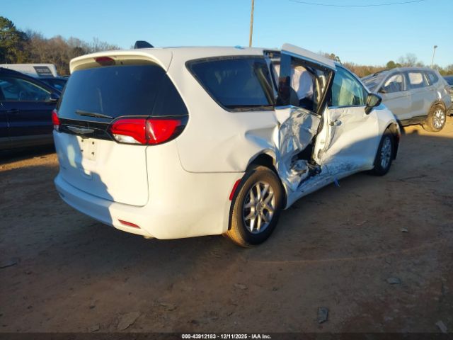 2024 CHRYSLER VOYAGER 2C4RC1CG1RR109440 Photo 3