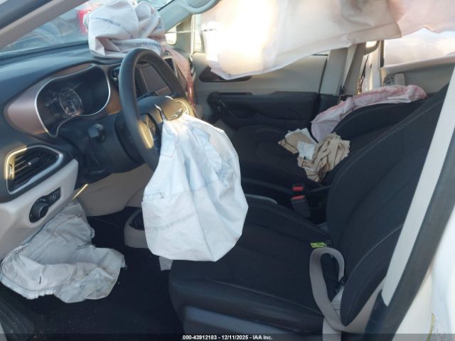 2024 CHRYSLER VOYAGER 2C4RC1CG1RR109440 Photo 4