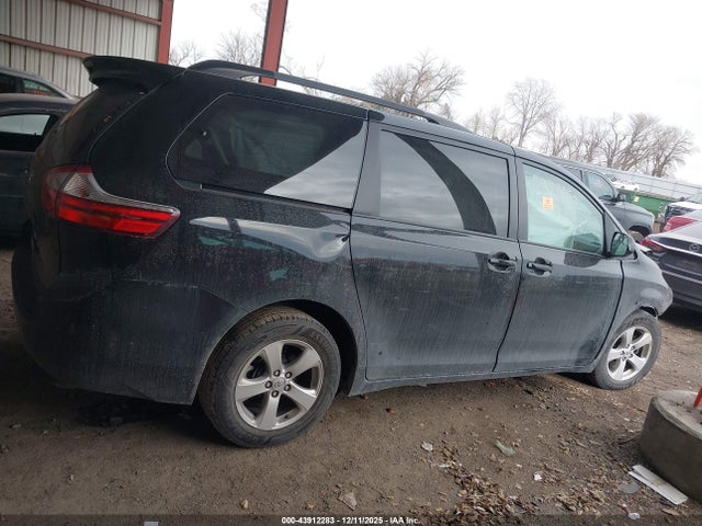 5TDKK3DC1FS607328 Toyota Sienna Le 8 Passenger