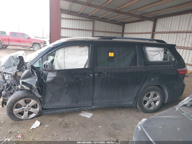 5TDKK3DC1FS607328 Toyota Sienna Le 8 Passenger