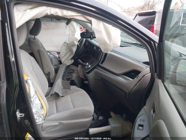 5TDKK3DC1FS607328 Toyota Sienna Le 8 Passenger