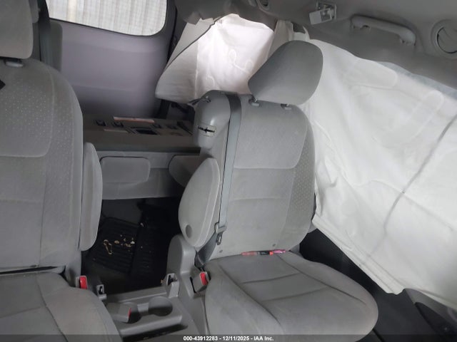 5TDKK3DC1FS607328 Toyota Sienna Le 8 Passenger