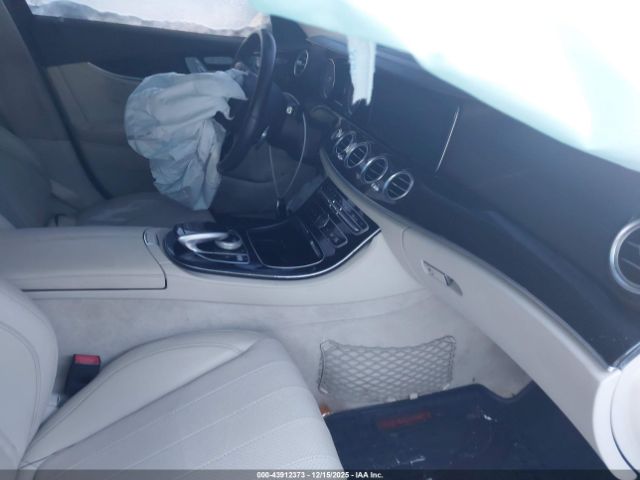 2017 MERCEDES-BENZ E 300 WDDZF4KB8HA211812 Photo 4