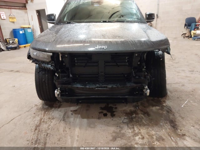 1C4RJHDG5N8627425 Jeep Grand Cherokee Overland 4x4