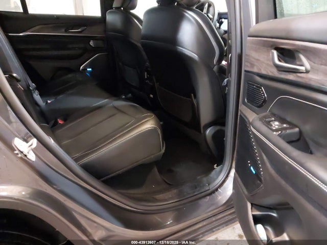 1C4RJHDG5N8627425 Jeep Grand Cherokee Overland 4x4