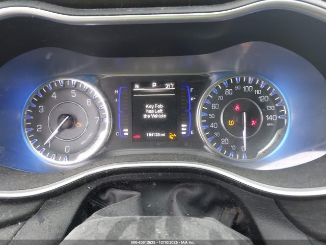 2015 Chrysler 200 Limited მანქანა იყიდება აუქციონზე, vin: 1C3CCCAB3FN744505, აუქციონის ნომერი: 43912625