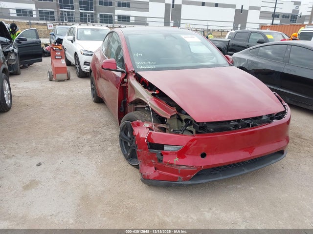 2026 TESLA MODEL Y 7SAYGDED6TA582922 Photo 0