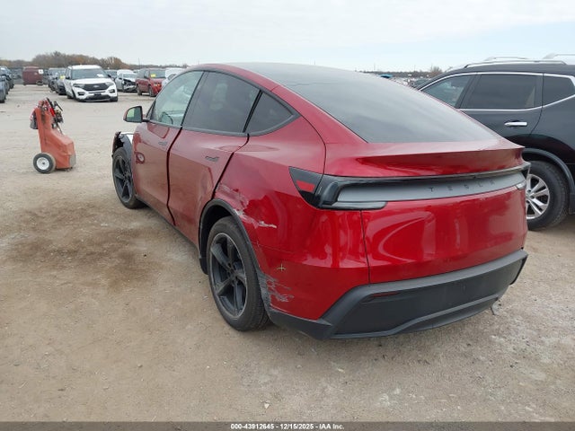 2026 TESLA MODEL Y 7SAYGDED6TA582922 Photo 2