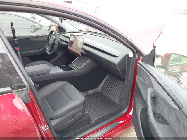 2026 TESLA MODEL Y 7SAYGDED6TA582922 Photo 4