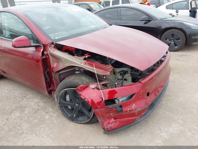 2026 TESLA MODEL Y 7SAYGDED6TA582922 Photo 5