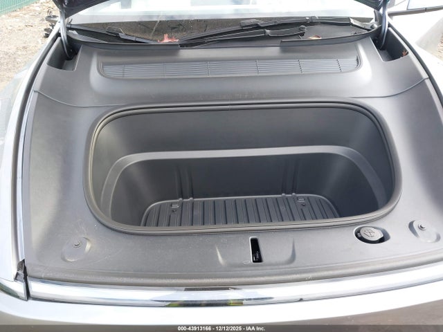 2026 TESLA MODEL Y 7SAYGDEE5TA414312 Photo 9