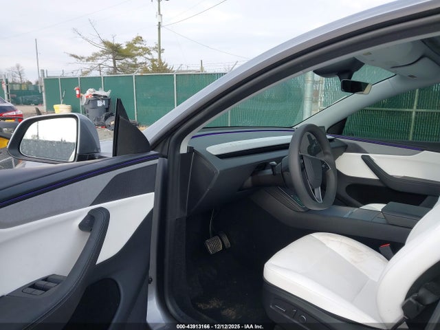 2026 TESLA MODEL Y 7SAYGDEE5TA414312 Photo 4