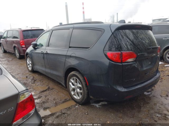 2019 CHRYSLER PACIFICA 2C4RC1BG0KR589946 Photo 2