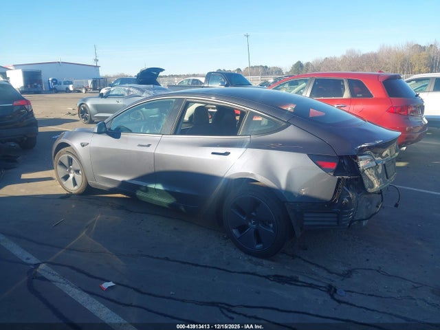 2022 TESLA MODEL 3 5YJ3E1EBXNF122484 Photo 2