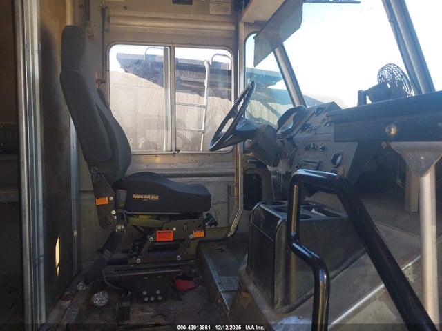 Продажа на аукционе авто 2010 Freightliner Chassis M Line Walk-in Van, vin: 4UZAAPDU0ACAS1436, номер лота: 43913861