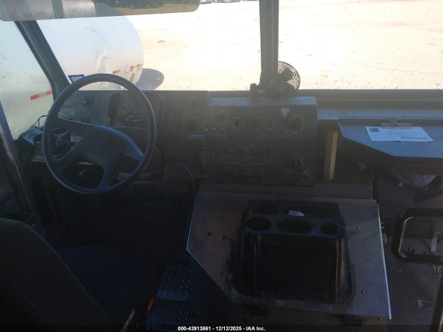 Продажа на аукционе авто 2010 Freightliner Chassis M Line Walk-in Van, vin: 4UZAAPDU0ACAS1436, номер лота: 43913861