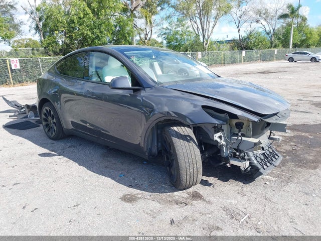 2023 TESLA MODEL Y 7SAYGAEE0PF846166 Photo 0