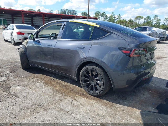 2023 TESLA MODEL Y 7SAYGAEE0PF846166 Photo 2