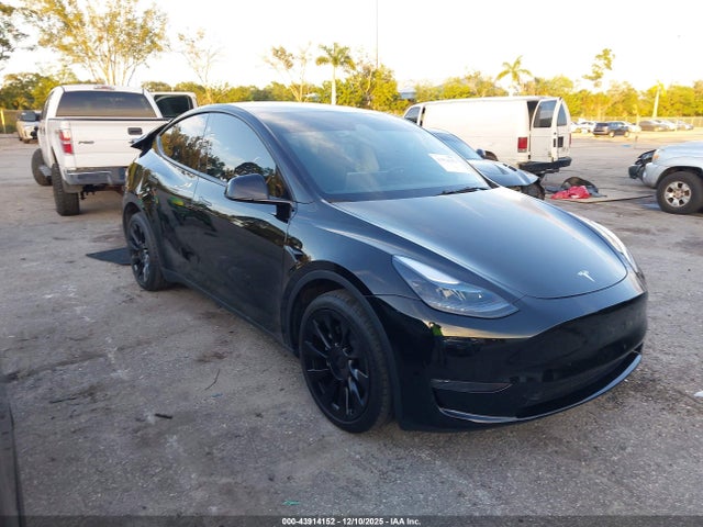 2024 TESLA MODEL Y 7SAYGDEE7RA333949 Photo 0