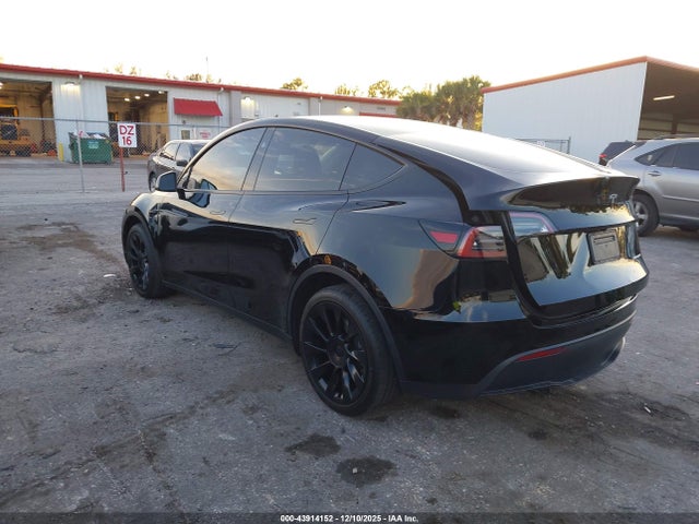 2024 TESLA MODEL Y 7SAYGDEE7RA333949 Photo 2