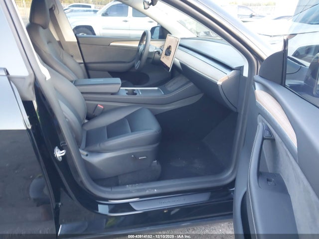 2024 TESLA MODEL Y 7SAYGDEE7RA333949 Photo 4