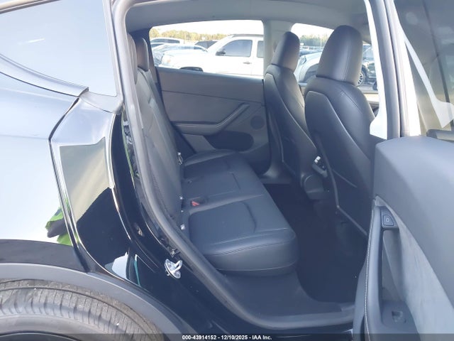 2024 TESLA MODEL Y 7SAYGDEE7RA333949 Photo 7