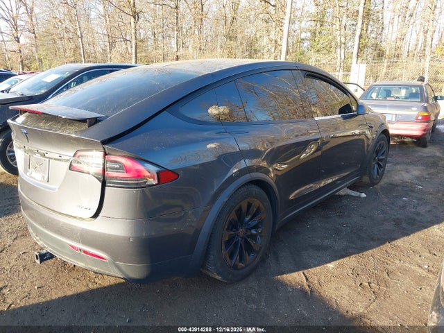 2018 TESLA MODEL X 5YJXCAE27JF118247 Photo 3