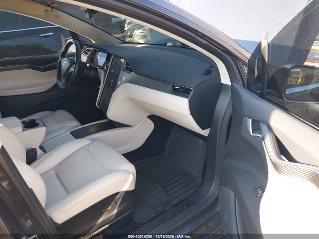 2018 TESLA MODEL X 5YJXCAE27JF118247 Photo 4