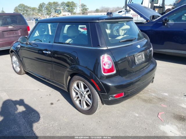 2011 MINI COOPER WMWSU3C5XBT092030 Photo 2