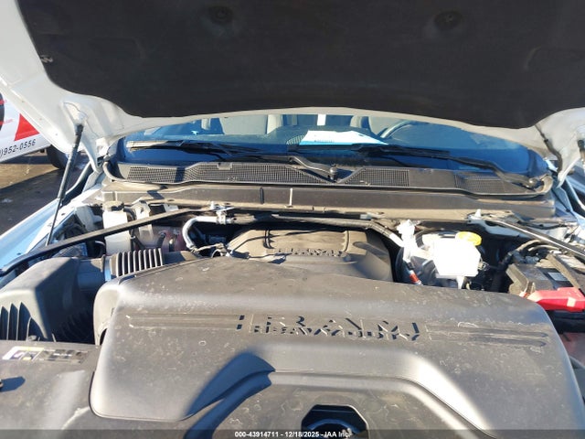 3C6UR5CJ3RG142139 RAM 2500 Tradesman 4x4 6&#039;4 Box