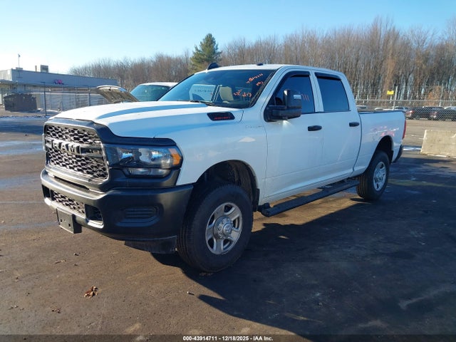3C6UR5CJ3RG142139 RAM 2500 Tradesman 4x4 6&#039;4 Box