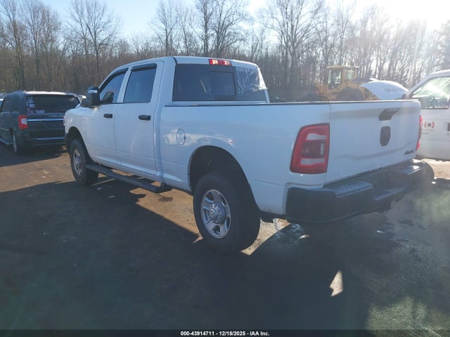 3C6UR5CJ3RG142139 RAM 2500 Tradesman 4x4 6&#039;4 Box