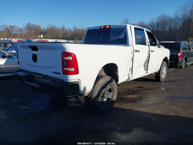 3C6UR5CJ3RG142139 RAM 2500 Tradesman 4x4 6&#039;4 Box