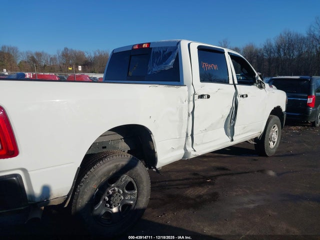 3C6UR5CJ3RG142139 RAM 2500 Tradesman 4x4 6&#039;4 Box