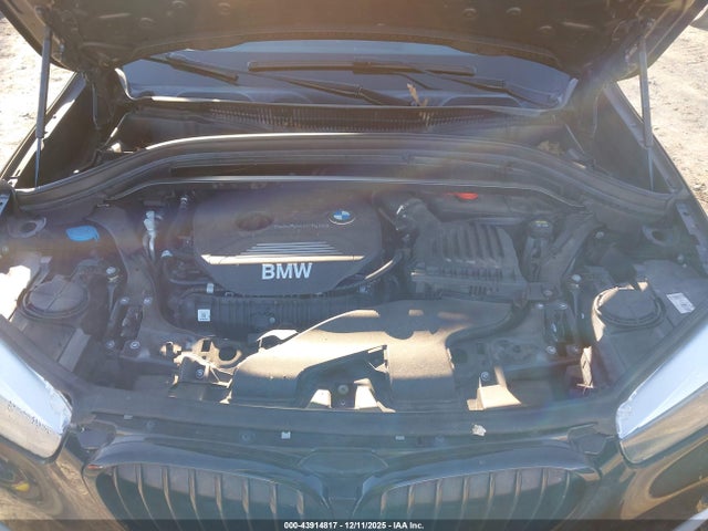 2018 BMW X1 WBXHT3C39J5K29351 Photo 9