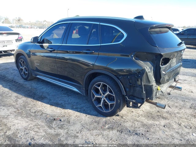 2018 BMW X1 WBXHT3C39J5K29351 Photo 2