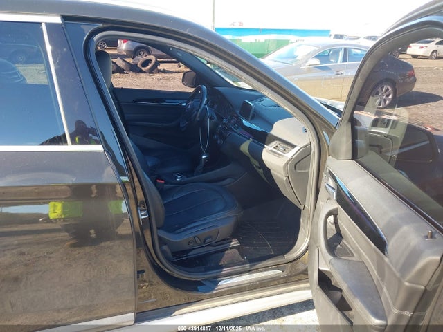 2018 BMW X1 WBXHT3C39J5K29351 Photo 4