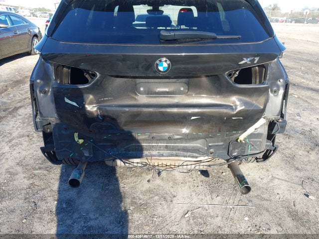 2018 BMW X1 WBXHT3C39J5K29351 Photo 5